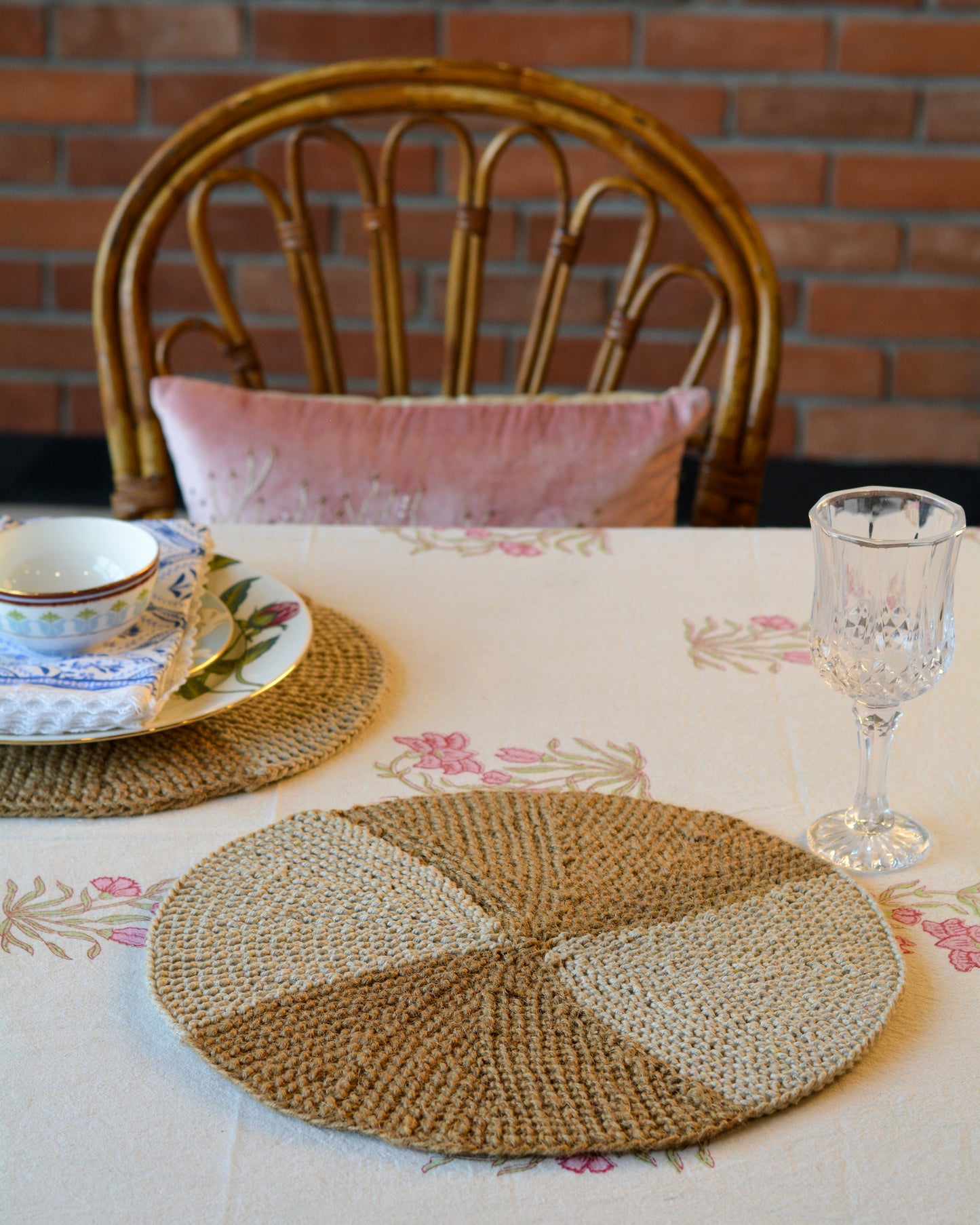 Round Jute-Cotton Thread Placemat ( Large, Single Piece )