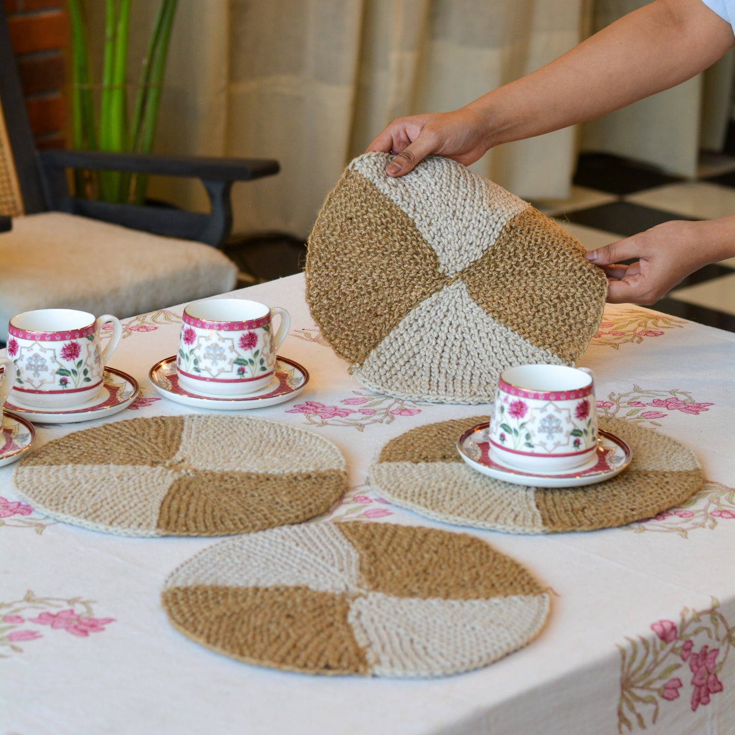 Round Jute-Cotton Thread Placemat ( Large, Single Piece )