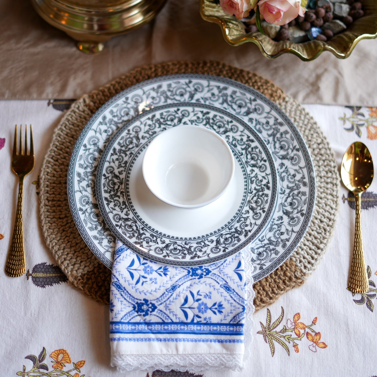 Round Jute-Cotton Thread Placemat ( Large, Single Piece )