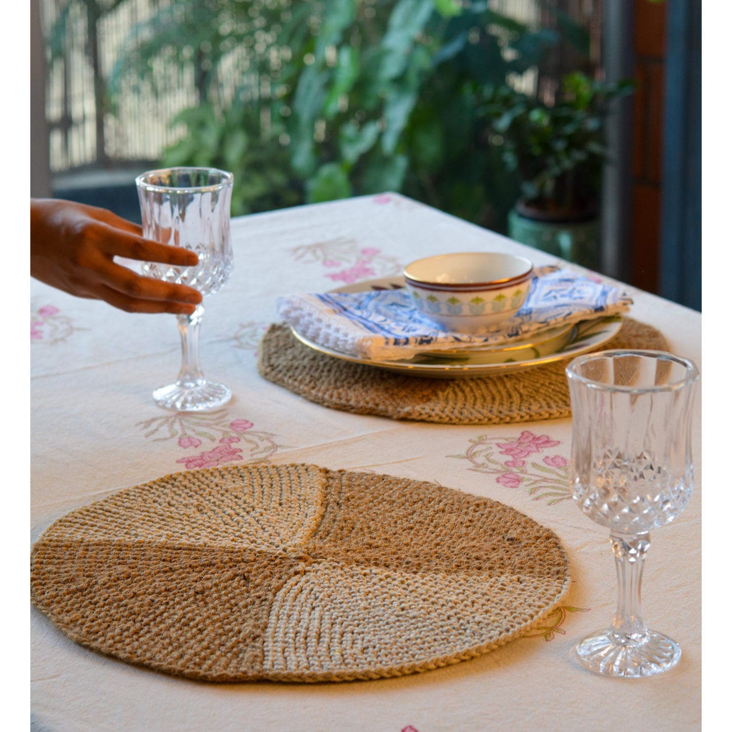 Round Jute-Cotton Thread Placemat ( Large, Single Piece )